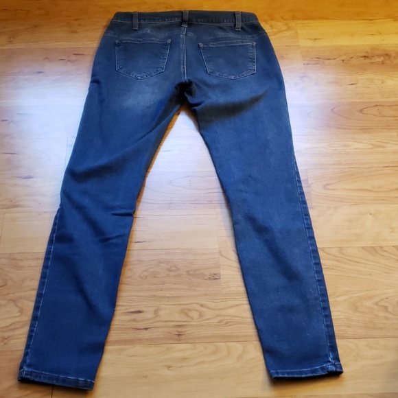 Indigo Blue maternity jeans size is maternity small - Picture 2 of 5